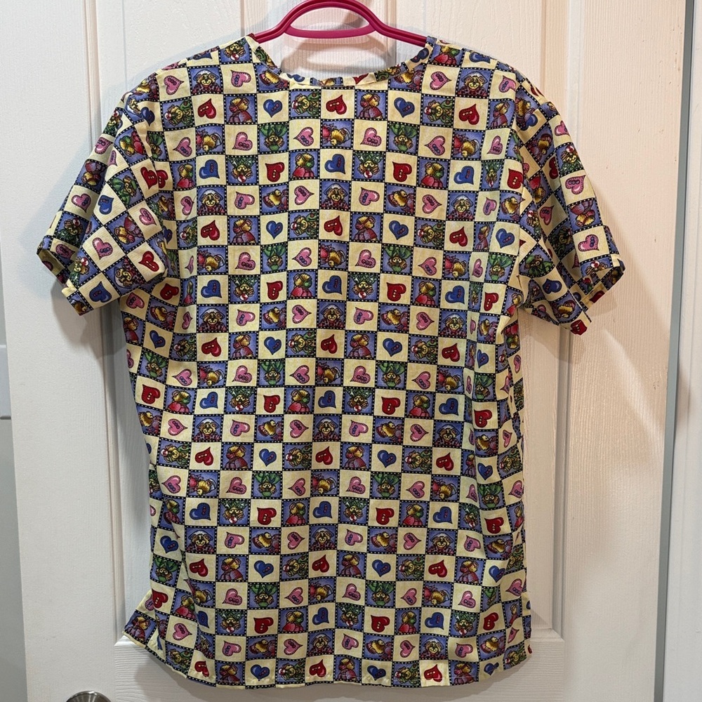 Colorful Heart Pattern Scrub Top - Picture 4 of 6